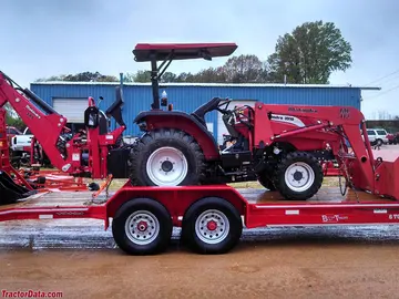 Mahindra 3810 com carregadeira frontal ML112 e retroescavadeira 509, lado direito.