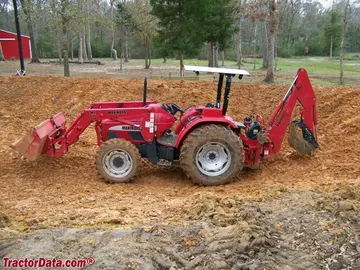 2007 Mahindra 6520 mit KMW ML275 Lader und Bradco 511 Heckbagger.