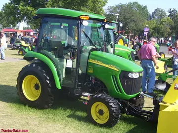 John Deere 3720 mit Kabine, linke Seite.