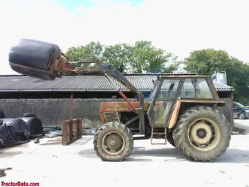 Zetor Crystal 10045 con cargador frontal.