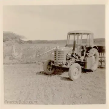 Zetor 3011 im Jahr 1970 in Tehidy in Cornwall.