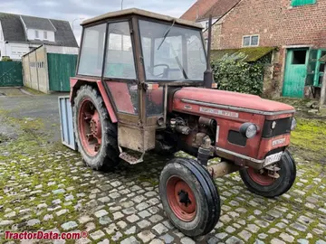Zetor 5718 Allzwecktraktor.