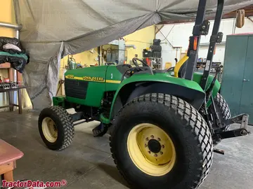 John Deere 4700.