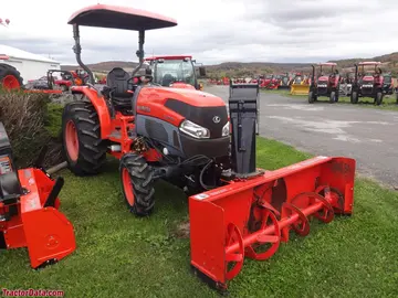 Kubota L4740 mit L2195 Schneeschaufel.