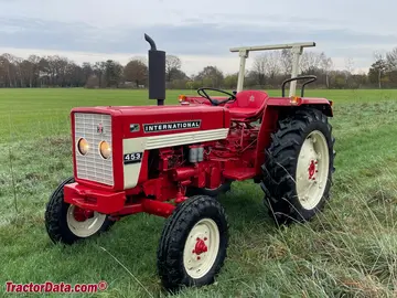 International 453 Traktor.