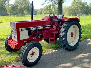 Tractor de servicios International Harvester 644.