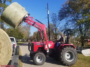 Mahindra 4540, lado izquierdo.
