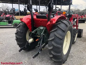 Yanmar YM2620D con cargador frontal.