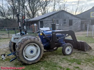 Farmtrac 545 con cargadora frontal de 5240m.