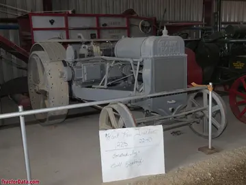 1923 Hart-Parr 22-40型号。