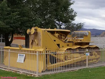 Bulldozer Caterpillar RD8 propiedad del Ministerio de Obras de Nueva Zelanda.