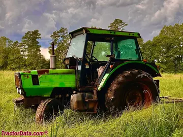 Deutz-Allis 7085,左侧。
