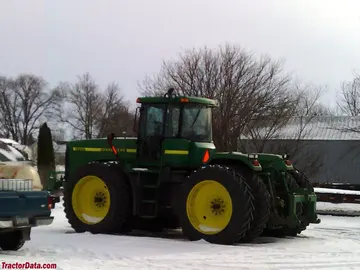 2000 John Deere 9200 mit Zapfwelle und Dreipunktanhänger.