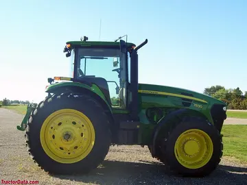 Modelo estadounidense John Deere 7830.