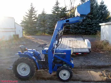 Mitsubishi D1550, lado direito.