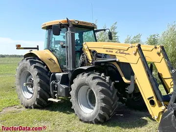 Tractor Challenger MT655B con cargadora frontal ML99B.