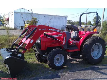 Massey Ferguson 1533 con cargador frontal DL120.