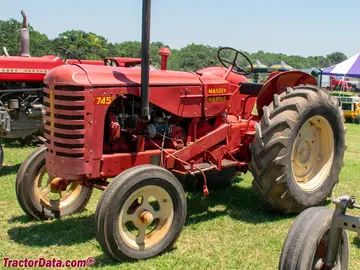Tractor Massey-Harris 745S padrão.