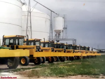 Tractores Chamberlain 4280 para maniobrar vagones de grano.