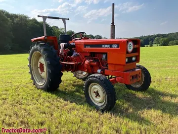 Tractor utilitario Renault 551.