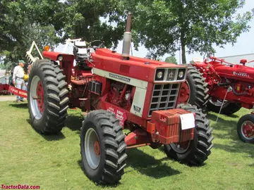 Farmall 766 mit Allradantrieb.
