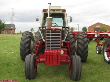 Farmall 1456 mit Kabine.