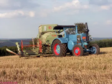 Lanz D9511 mit Claas Mähdrescher.