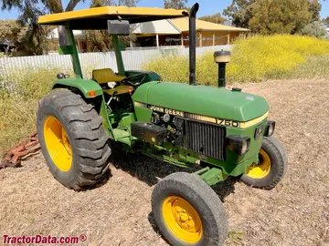 John Deere 1750 kompakter Vielzwecktraktor, rechte Seite.