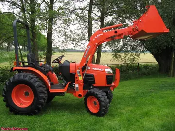Kubota B3300SU con cargadora frontal LA504.