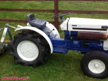 Satoh ST-1300 kompakter Vielzwecktraktor, rechte Seite.