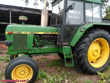 John Deere 3030, rechte Seite.