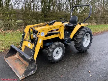 Challenger MT275 mit ML30 Frontlader.