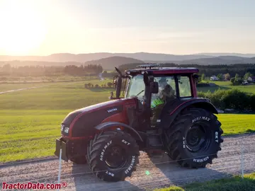Trator Valtra T191 Advance.