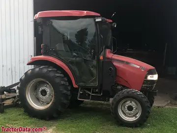 Case IH Farmall DX40 mit Kabine.