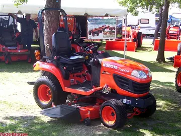 Kubota BX2660 mit Mittelmähwerk.