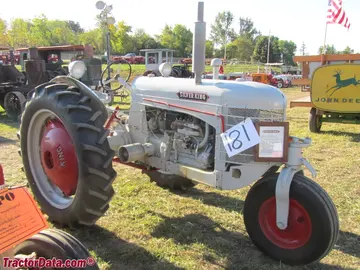 1948 Silver King modelo 42 (348) tractor de tres ruedas.