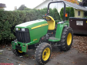 John Deere 3032E Kompakttraktor.