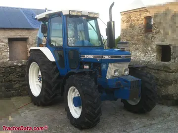 Ford 7610 Série II com tração nas quatro rodas.