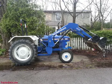 Farmtrac 60 Traktor mit Modell 5345 Lader.