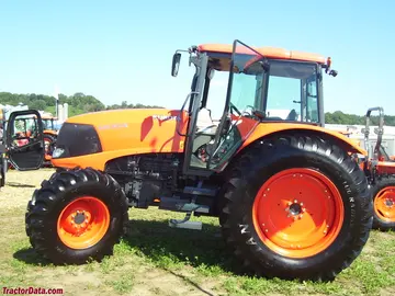 Linkes Profil des Kubota M135X.