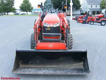 Massey Ferguson 1643 con cargadora frontal DL120.