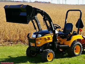 Cub Cadet - Yanmar Sc2400, linke Seite.