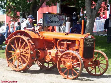 Allis-Chalmers E 30-60, lado derecho.