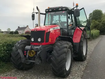 Massey Ferguson 5480，左侧。