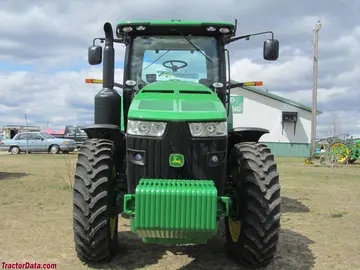John Deere 8235R