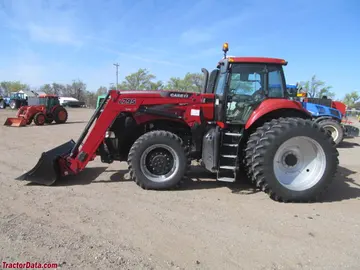 Case IH Magnum 235 con cargador frontal L795.