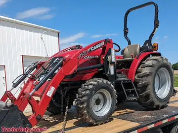Case IH Farmall 40B con cargador frontal L350.