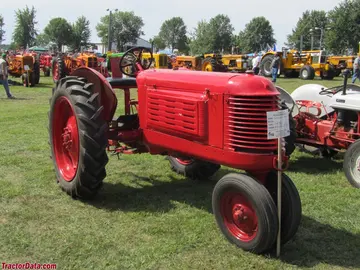 Tractor 1938 Graham-Bradley 103.