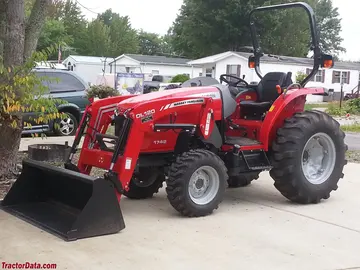 Massey Ferguson 1742 con cargador frontal DK120 y ROPS.