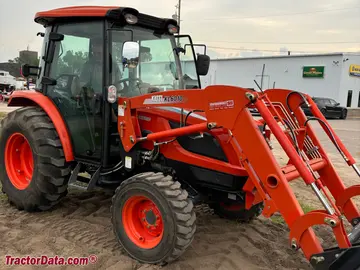 Tractor utilitario compacto Kioti NX5010 con cargador frontal KL6010.